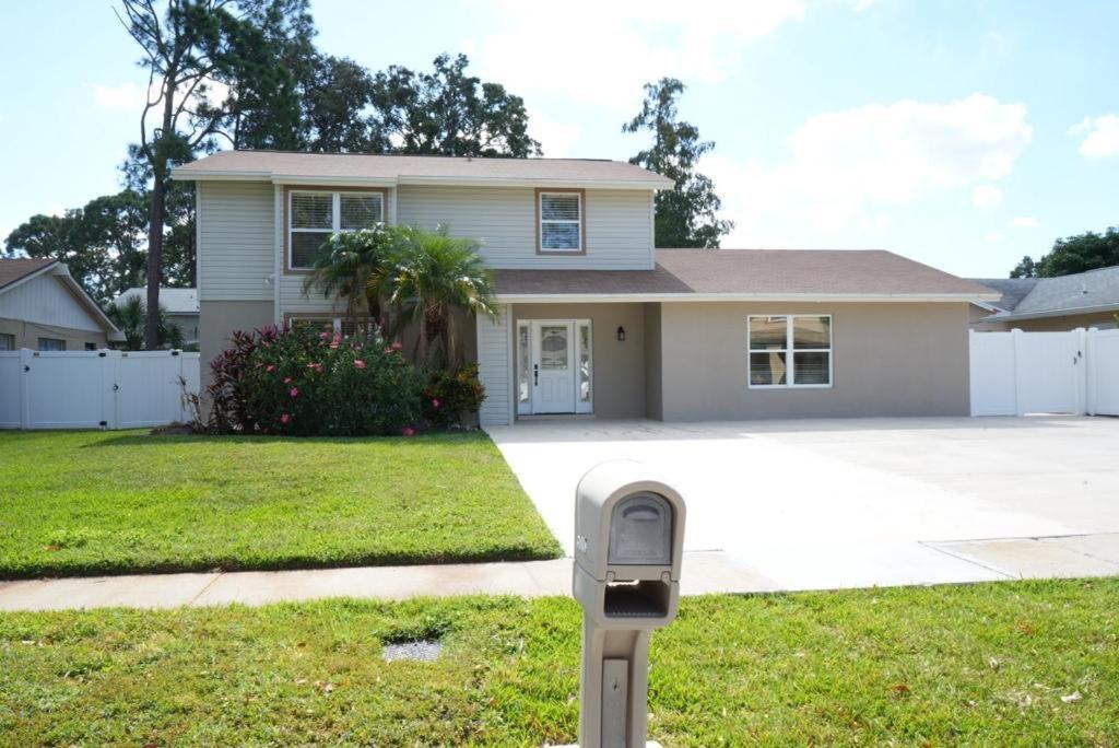 Villa Hosting New Tampa Exterior foto