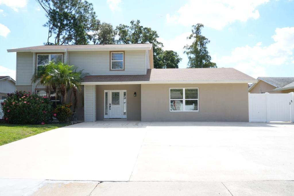 Villa Hosting New Tampa Exterior foto